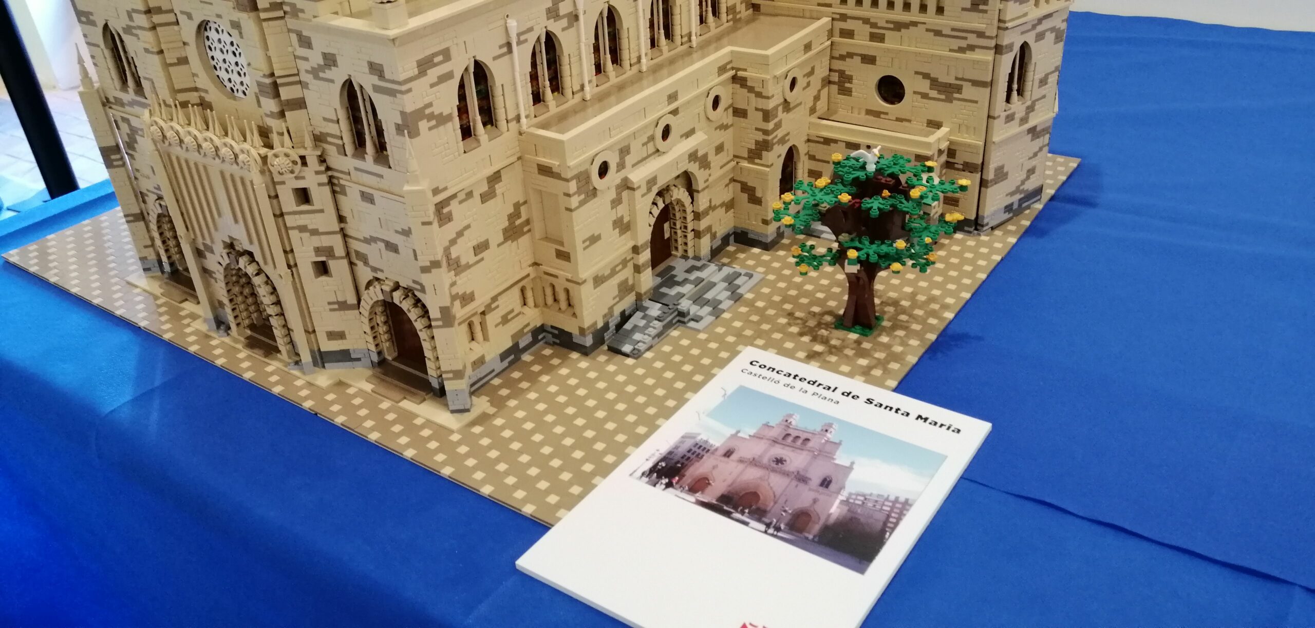 Maqueta de la Concatedral de Santa María de Castellón construida con 38.500 piezas