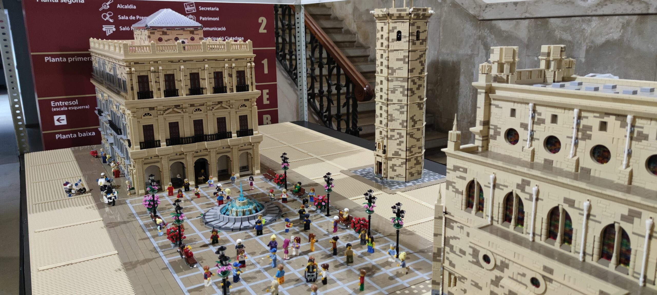 Maqueta del Ayuntamiento de Castellón construida con 32.000 piezas
