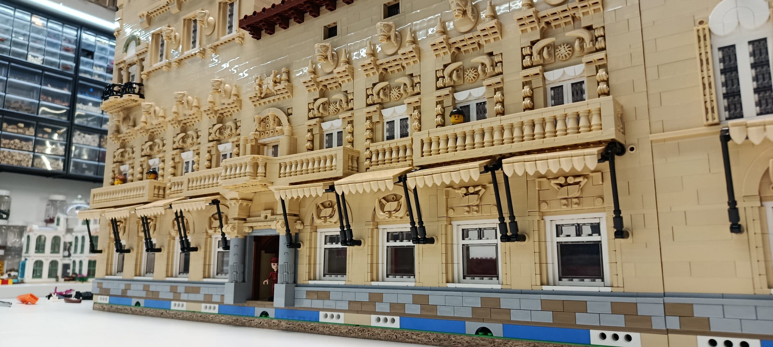 Maqueta del Real Casino de Castellón construida con 25.600 piezas