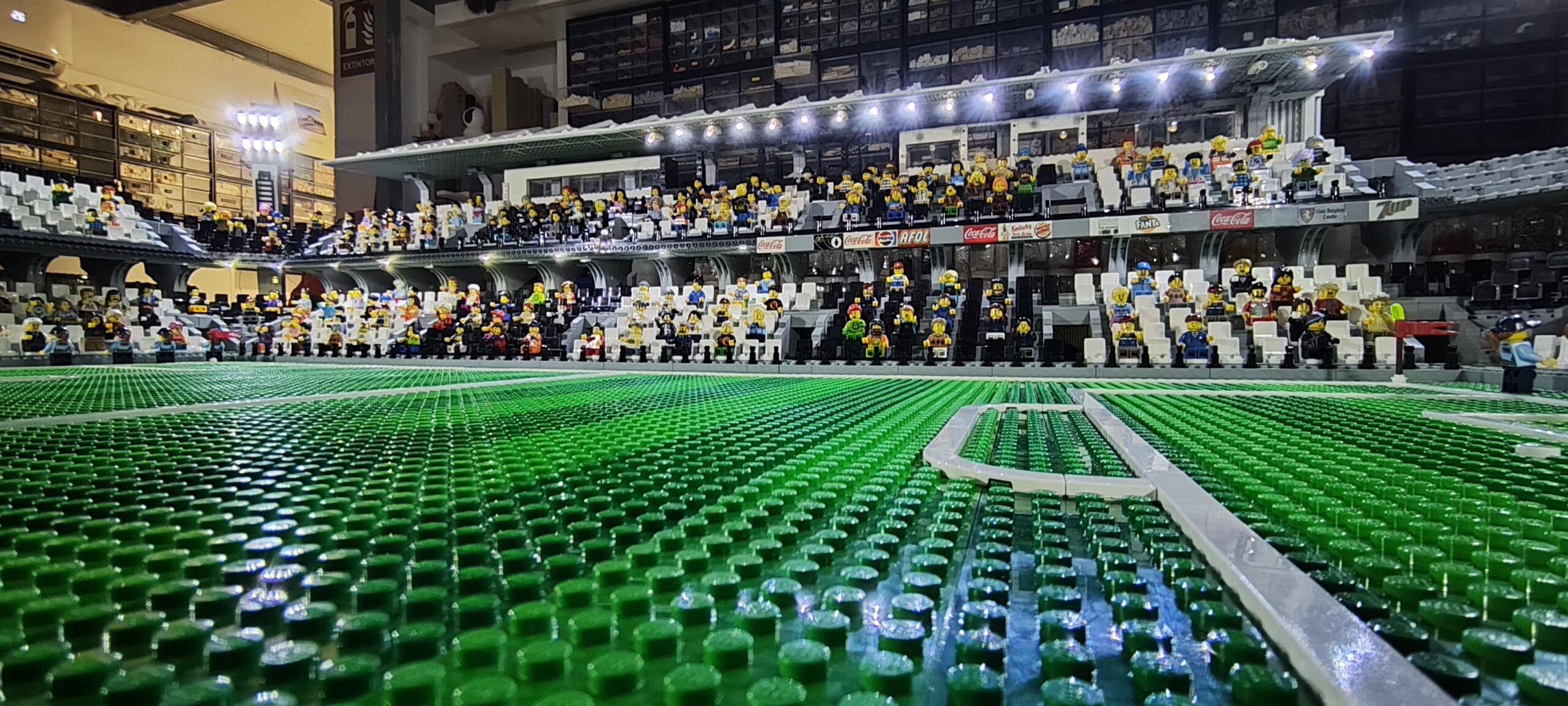 Maqueta del Estadio Castalia de Castellón construida con 42.600 piezas